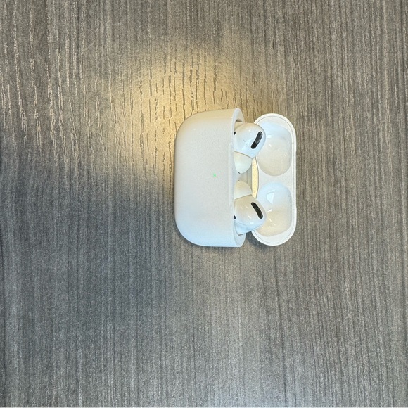 Apple AirPod Pros (1st Gen) - Picture 4 of 5